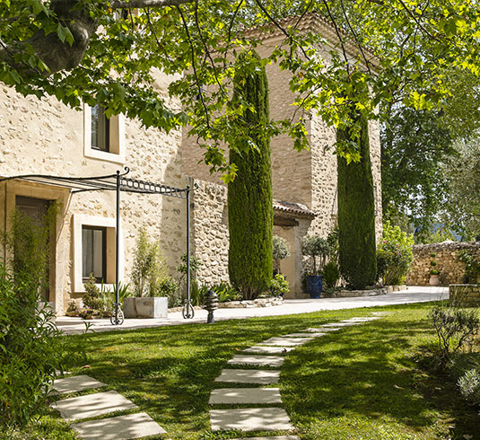 Le Mas de Guilles: renovation of a boutique hotel in the Luberon