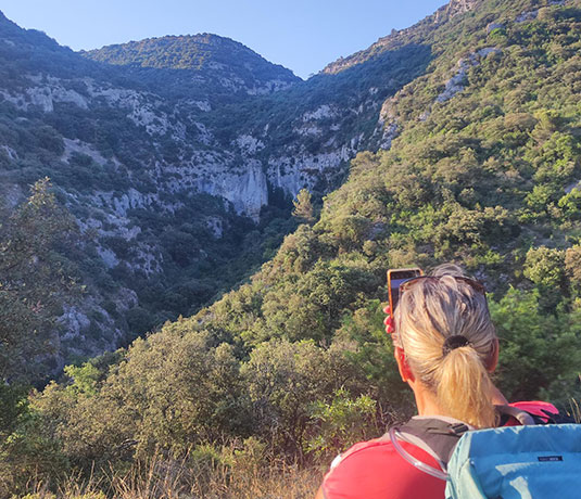 A micro-adventure between cliffs and hilltop villages